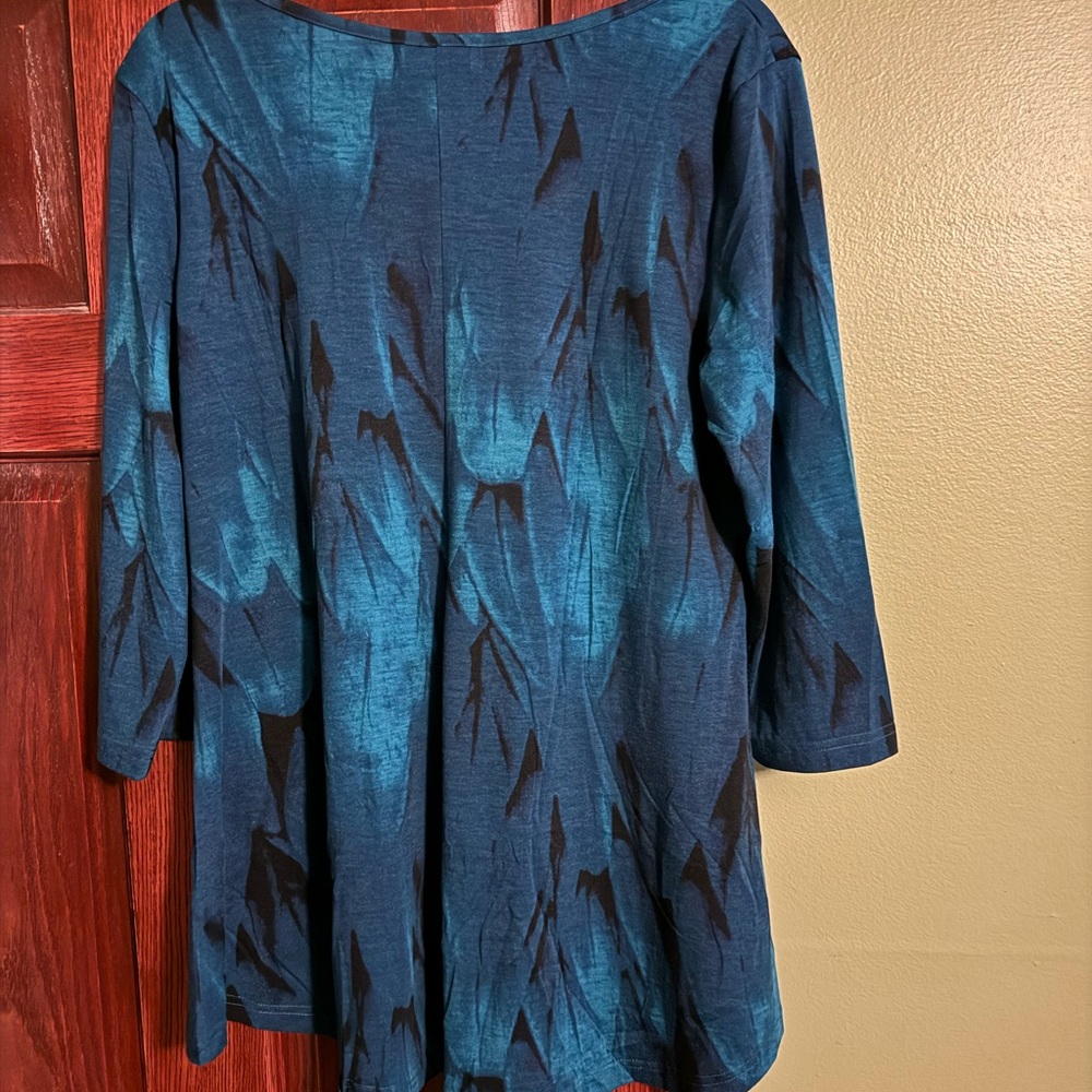Boxy Blue 3/4 Sleeve Tunic with Artistic Patterns